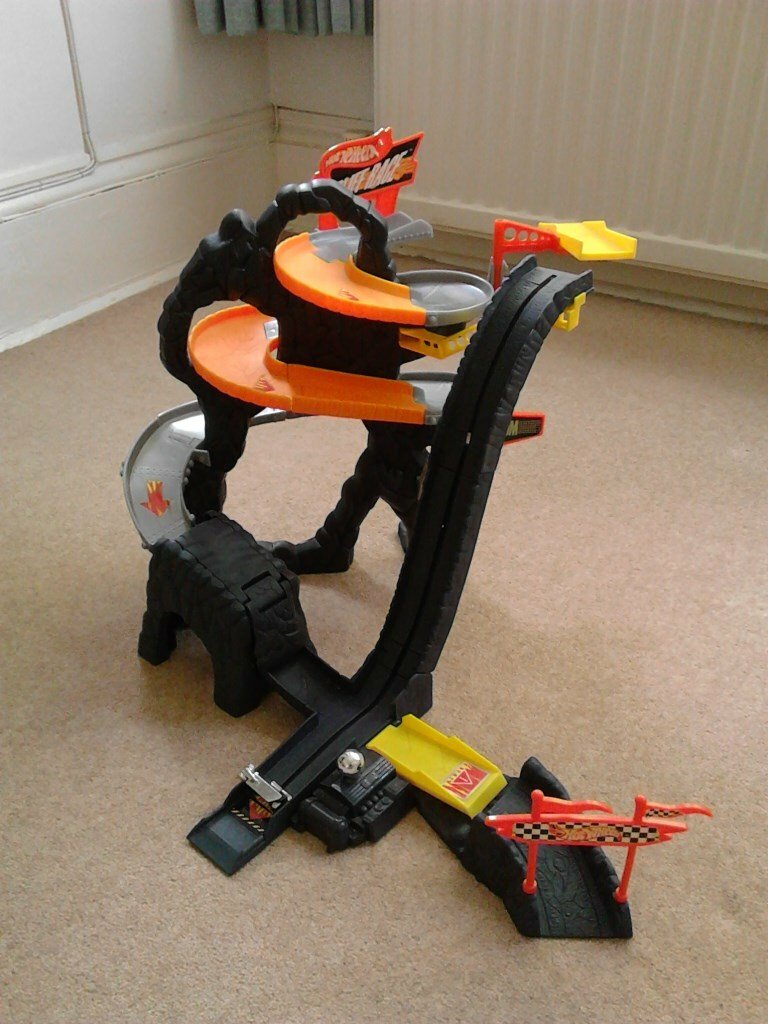 hot wheels cliff race